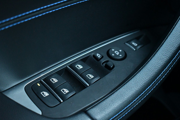 BMW X3 xDrive30e M-Sport Pano Trekh HUD E-zetels 360-cam Gesture