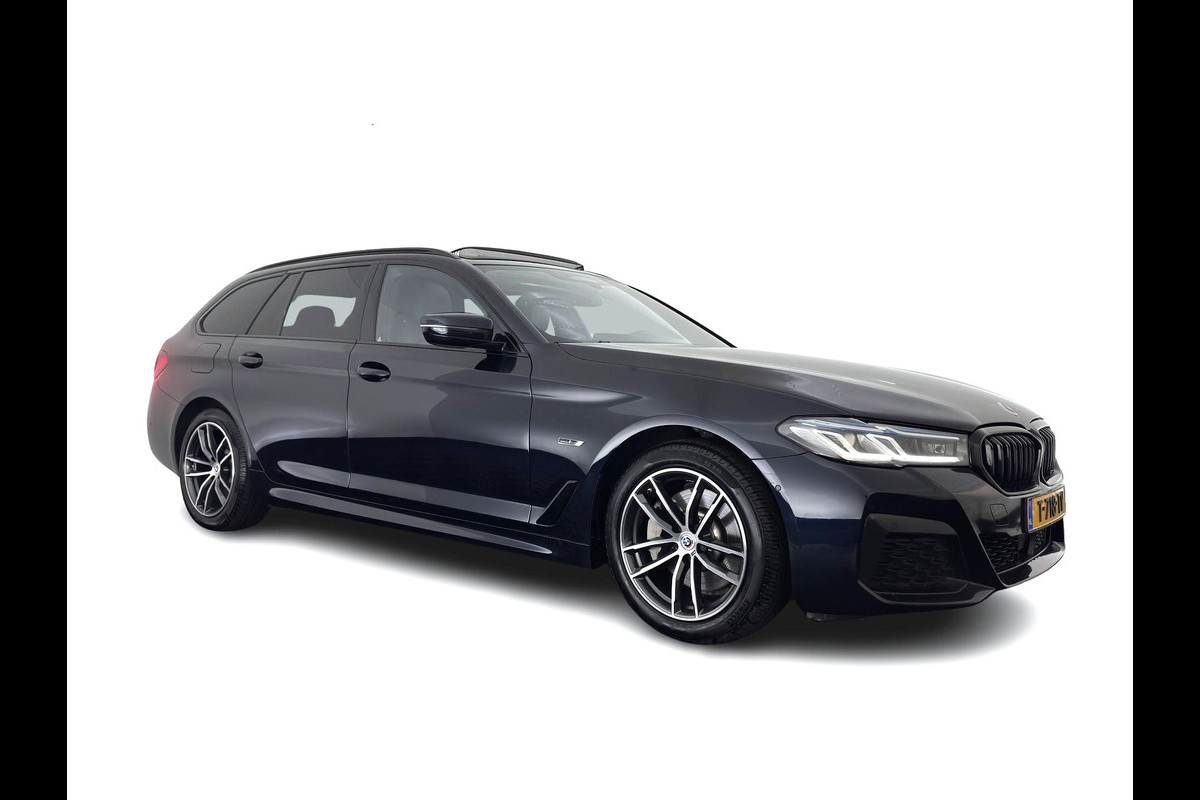 BMW 5 Serie Touring 530e xDrive Business Edition Plus M-Sportpack (Plug-in) {SoH-96%} (INCL.BTW) *PANO | HEAD-UP | LEATHER | FULL-LED | MEMORY-PACK | HARMAN/KARDON | BLINDSPOT | DIGI-COCKPIT | CAMERA | NAVI-FULLMAP | PRIVACY-GLASS | SHIFTPADDLES | ECC | PDC | 18''ALU