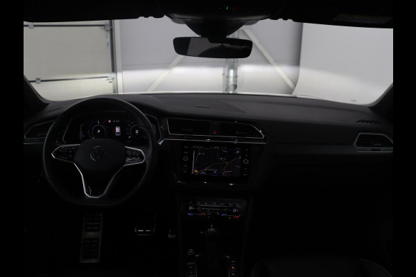 Volkswagen Tiguan 1.5 eHybrid Life Edition | SOH 91,0% | Panoramadak | Memory | Leder | Stuur/stoel verwarming | Adaptive cruise | Sfeerverlichting | 360 camera | Park assist | Carplay | Elektrische achterklep