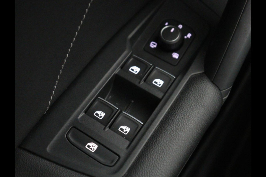 Volkswagen Tiguan 1.5 eHybrid Life Edition | SOH 91,0% | Panoramadak | Memory | Leder | Stuur/stoel verwarming | Adaptive cruise | Sfeerverlichting | 360 camera | Park assist | Carplay | Elektrische achterklep