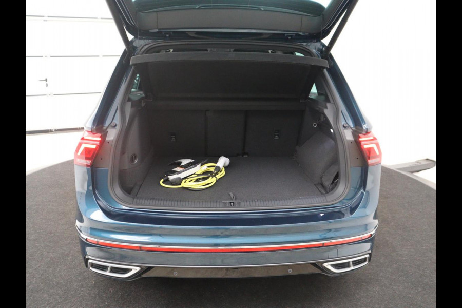Volkswagen Tiguan 1.5 eHybrid Life Edition | SOH 91,0% | Panoramadak | Memory | Leder | Stuur/stoel verwarming | Adaptive cruise | Sfeerverlichting | 360 camera | Park assist | Carplay | Elektrische achterklep