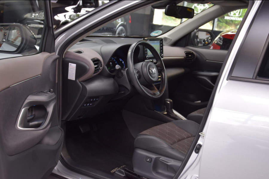 Toyota Yaris 1.5 Hybrid Executive Bi-Tone Hud Navi|Panoramadak|Garantie|Dealer Onderhouden