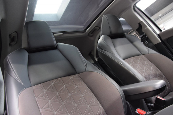 Toyota Yaris 1.5 Hybrid Executive Bi-Tone Hud Navi|Panoramadak|Garantie|Dealer Onderhouden