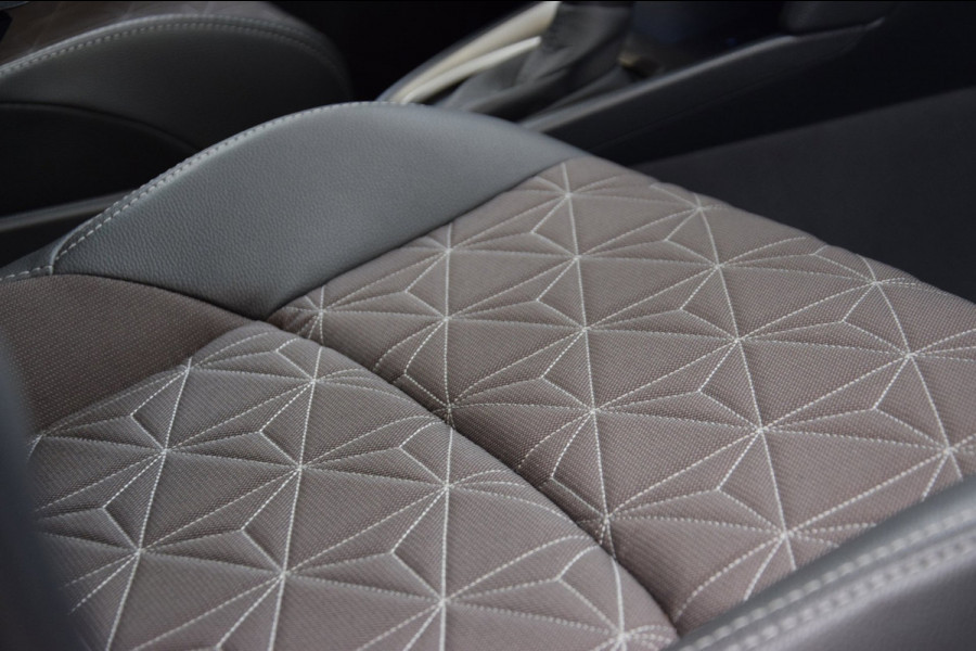 Toyota Yaris 1.5 Hybrid Executive Bi-Tone Hud Navi|Panoramadak|Garantie|Dealer Onderhouden
