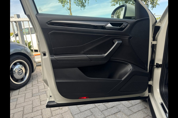 Volkswagen T-Roc 1.0 TSI R-Line Ascot Grey / IQ-light / Carplay / ACC / PDC / Stoelverwarming / Digitiale cockpit / Zwarte hemel