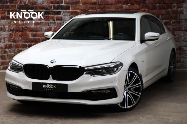 BMW 5 Serie Sedan 530i High Executive Sport Line Automaat / Navigatiesysteem Professional / Schuif-/kanteldak / Active Protection / Sfeerverlichting / Comfortstoelen / 20 Inch / Soft Close / Adaptieve LED-koplamp / Driving Assistant / Extra Getint Glas