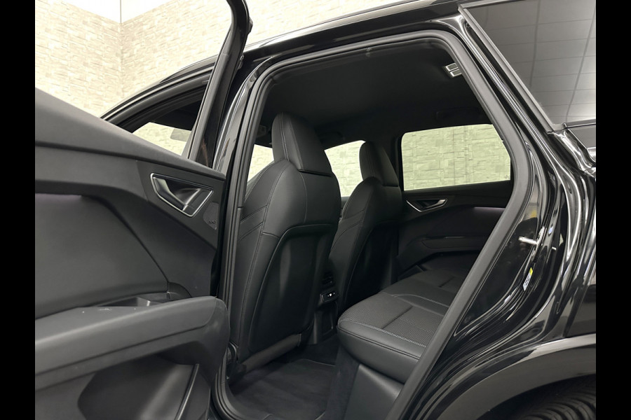 Audi Q4 e-tron 40 S-Line 77 kWh 204PK | Sportstoelen | Warmtepomp | Sonos Sound | H-Leder | 20" | 5x Q4 OP VOORRAAD! | Zwarte Hemelbekleding | S-Line in & Exterieur | Sportstuur | MMi+ | Rijklaarprijs! 27850,= excl. BTW.