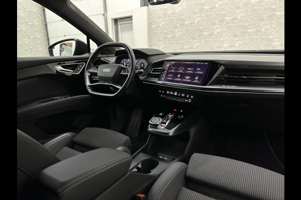 Audi Q4 e-tron 40 S-Line 77 kWh 204PK | Sportstoelen | Warmtepomp | Sonos Sound | H-Leder | 20" | 5x Q4 OP VOORRAAD! | Zwarte Hemelbekleding | S-Line in & Exterieur | Sportstuur | MMi+ | Rijklaarprijs! 27850,= excl. BTW.