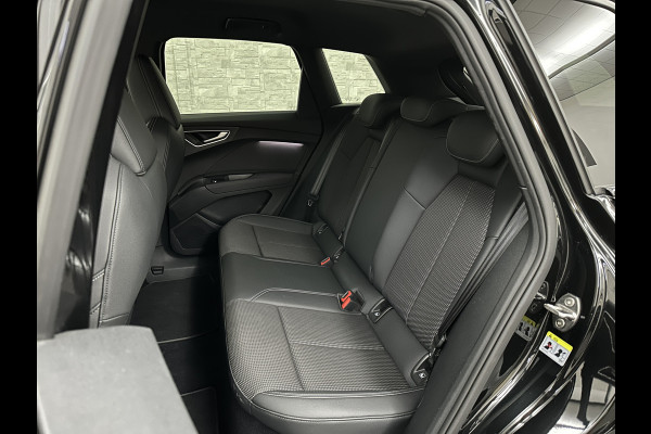Audi Q4 e-tron 40 S-Line 77 kWh 204PK | Sportstoelen | Warmtepomp | Sonos Sound | H-Leder | 20" | 5x Q4 OP VOORRAAD! | Zwarte Hemelbekleding | S-Line in & Exterieur | Sportstuur | MMi+ | Rijklaarprijs! 27850,= excl. BTW.