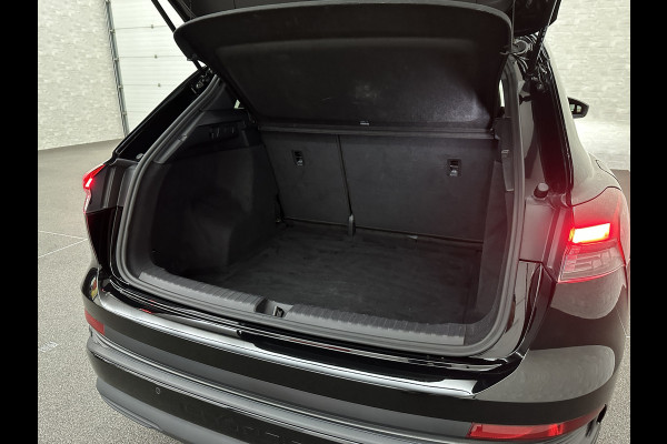 Audi Q4 e-tron 40 S-Line 77 kWh 204PK | Sportstoelen | Warmtepomp | Sonos Sound | H-Leder | 20" | 5x Q4 OP VOORRAAD! | Zwarte Hemelbekleding | S-Line in & Exterieur | Sportstuur | MMi+ | Rijklaarprijs! 27850,= excl. BTW.