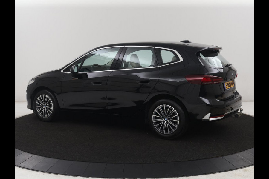 BMW 2 Serie Active Tourer 220i | Leder | Cruise control | Navigatie | Carplay | Sfeerverlichting | Virtueel dashboard | Camera | Park assist | Trekhaak