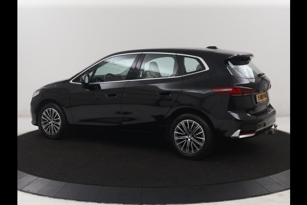 BMW 2 Serie Active Tourer 220i | Leder | Cruise control | Navigatie | Carplay | Sfeerverlichting | Virtueel dashboard | Camera | Park assist | Trekhaak