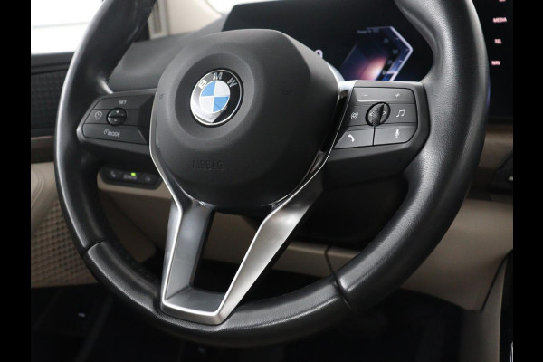 BMW 2 Serie Active Tourer 220i | Leder | Cruise control | Navigatie | Carplay | Sfeerverlichting | Virtueel dashboard | Camera | Park assist | Trekhaak