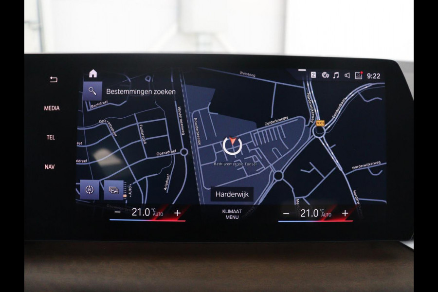 BMW 2 Serie Active Tourer 220i | Leder | Cruise control | Navigatie | Carplay | Sfeerverlichting | Virtueel dashboard | Camera | Park assist | Trekhaak