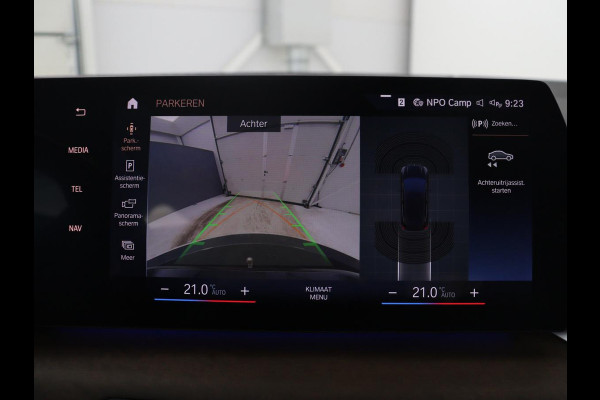 BMW 2 Serie Active Tourer 220i | Leder | Cruise control | Navigatie | Carplay | Sfeerverlichting | Virtueel dashboard | Camera | Park assist | Trekhaak
