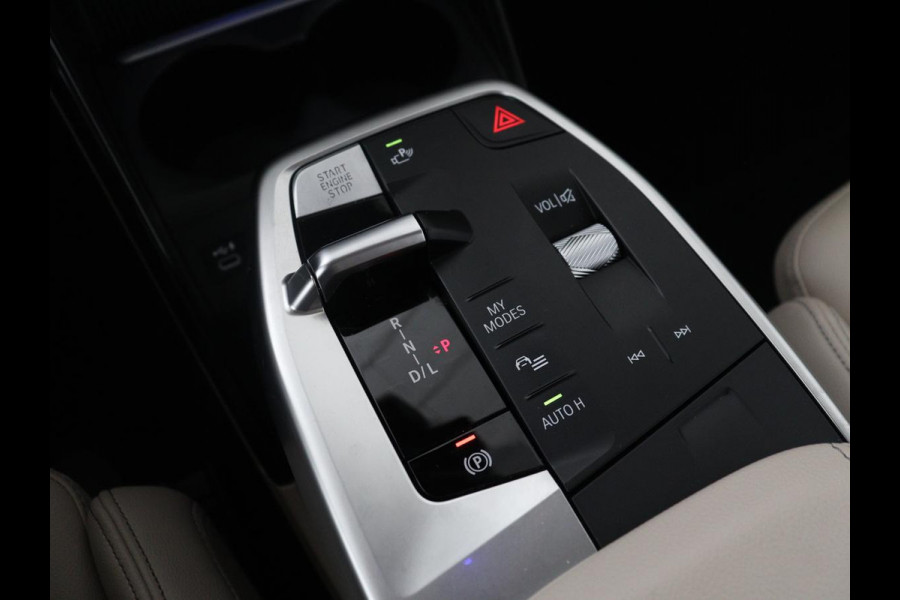 BMW 2 Serie Active Tourer 220i | Leder | Cruise control | Navigatie | Carplay | Sfeerverlichting | Virtueel dashboard | Camera | Park assist | Trekhaak