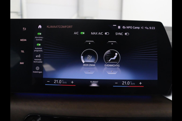 BMW 2 Serie Active Tourer 220i | Leder | Cruise control | Navigatie | Carplay | Sfeerverlichting | Virtueel dashboard | Camera | Park assist | Trekhaak