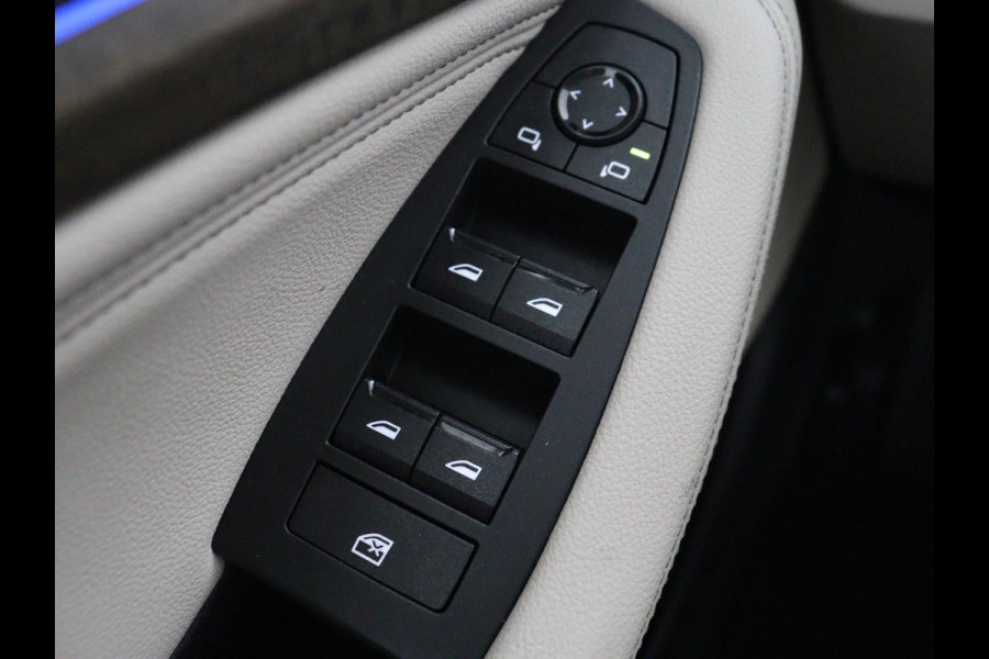 BMW 2 Serie Active Tourer 220i | Leder | Cruise control | Navigatie | Carplay | Sfeerverlichting | Virtueel dashboard | Camera | Park assist | Trekhaak