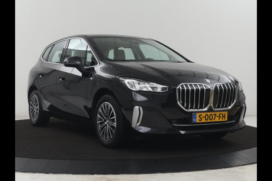 BMW 2 Serie Active Tourer 220i | Leder | Cruise control | Navigatie | Carplay | Sfeerverlichting | Virtueel dashboard | Camera | Park assist | Trekhaak