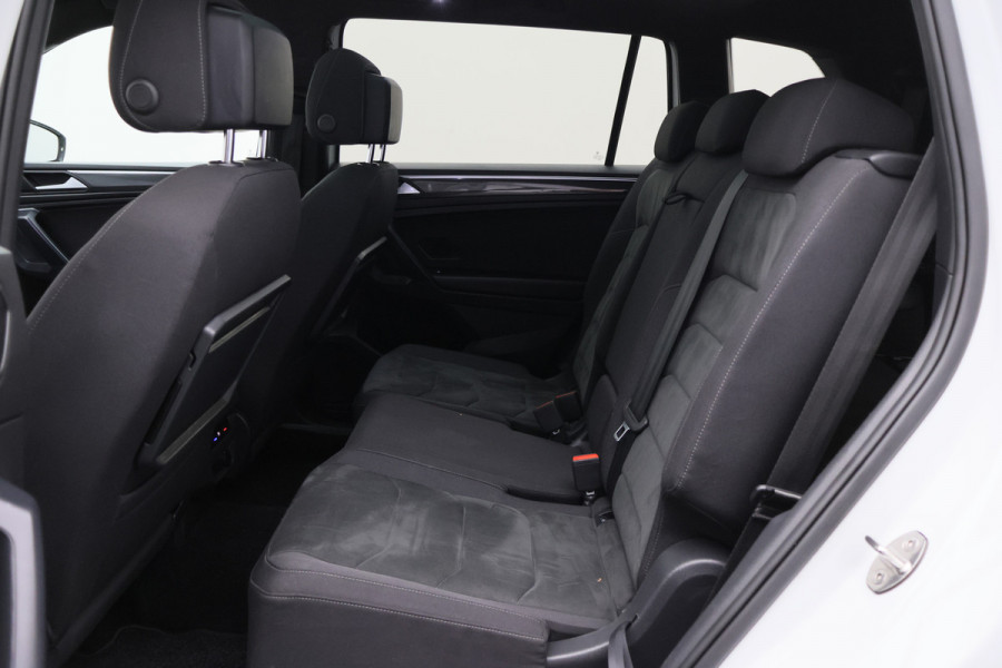 Volkswagen Tiguan Allspace 1.5 TSI DSG Highline Business R-Line 7p. Camera, Apple CarPlay, Panoramdak, Elek. Trekhaak, Virtual Cockpit, LED, 19"
