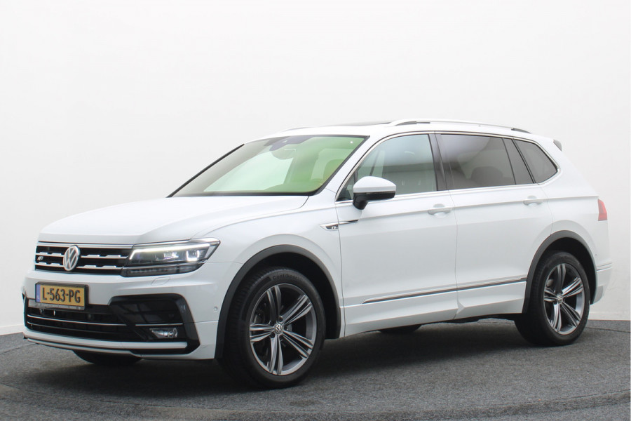 Volkswagen Tiguan Allspace 1.5 TSI DSG Highline Business R-Line 7p. Camera, Apple CarPlay, Panoramdak, Elek. Trekhaak, Virtual Cockpit, LED, 19"