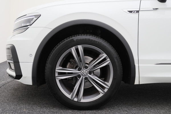Volkswagen Tiguan Allspace 1.5 TSI DSG Highline Business R-Line 7p. Camera, Apple CarPlay, Panoramdak, Elek. Trekhaak, Virtual Cockpit, LED, 19"