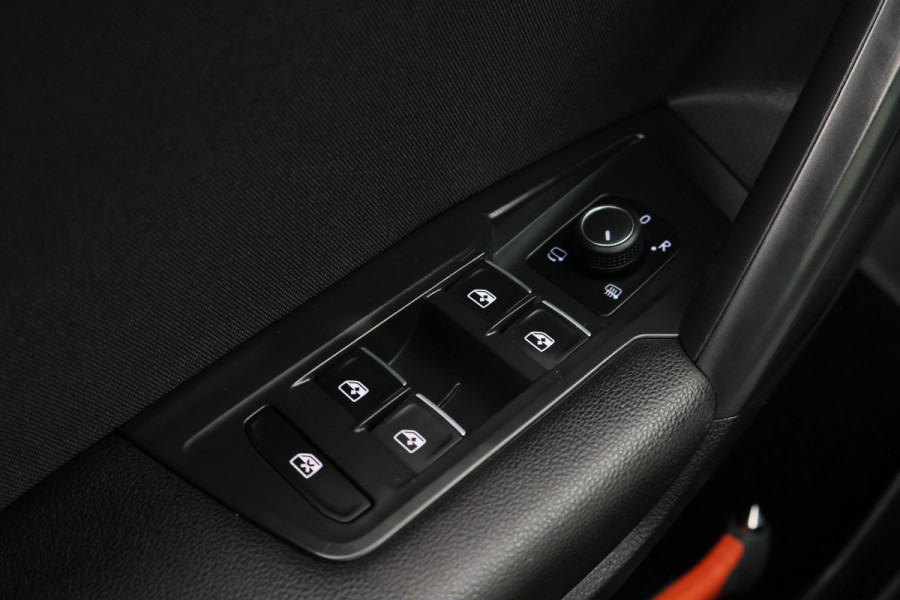 Volkswagen Tiguan Allspace 1.5 TSI DSG Highline Business R-Line 7p. Camera, Apple CarPlay, Panoramdak, Elek. Trekhaak, Virtual Cockpit, LED, 19"