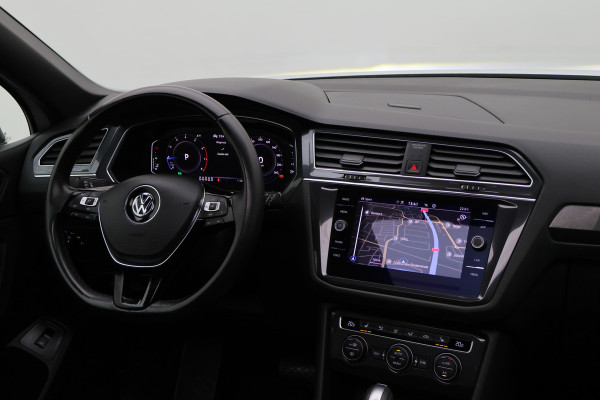 Volkswagen Tiguan Allspace 1.5 TSI DSG Highline Business R-Line 7p. Camera, Apple CarPlay, Panoramdak, Elek. Trekhaak, Virtual Cockpit, LED, 19"