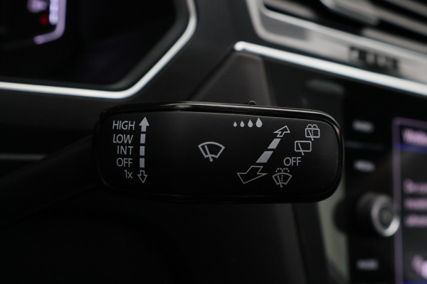 Volkswagen Tiguan Allspace 1.5 TSI DSG Highline Business R-Line 7p. Camera, Apple CarPlay, Panoramdak, Elek. Trekhaak, Virtual Cockpit, LED, 19"