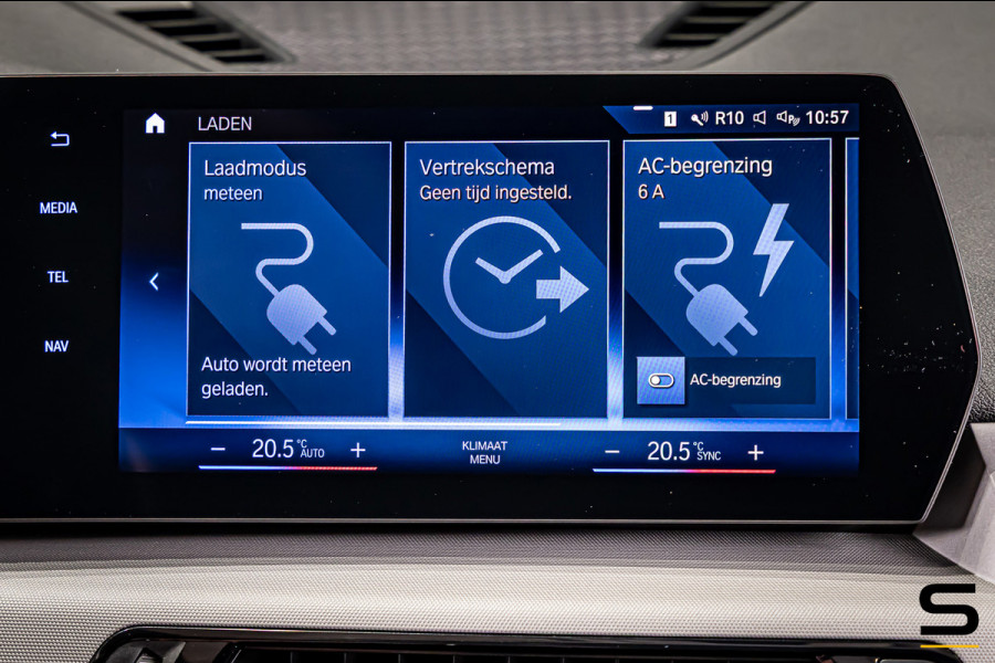 BMW X1 XDrive25e|Pano|Acc+|Camera|Dealer onderhouden|NEW Mod