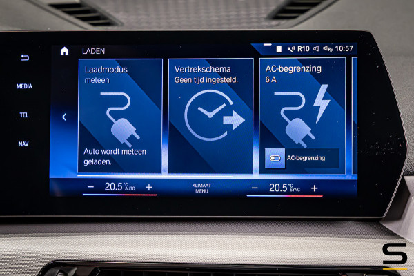 BMW X1 XDrive25e|Pano|Acc+|Camera|Dealer onderhouden|NEW Mod