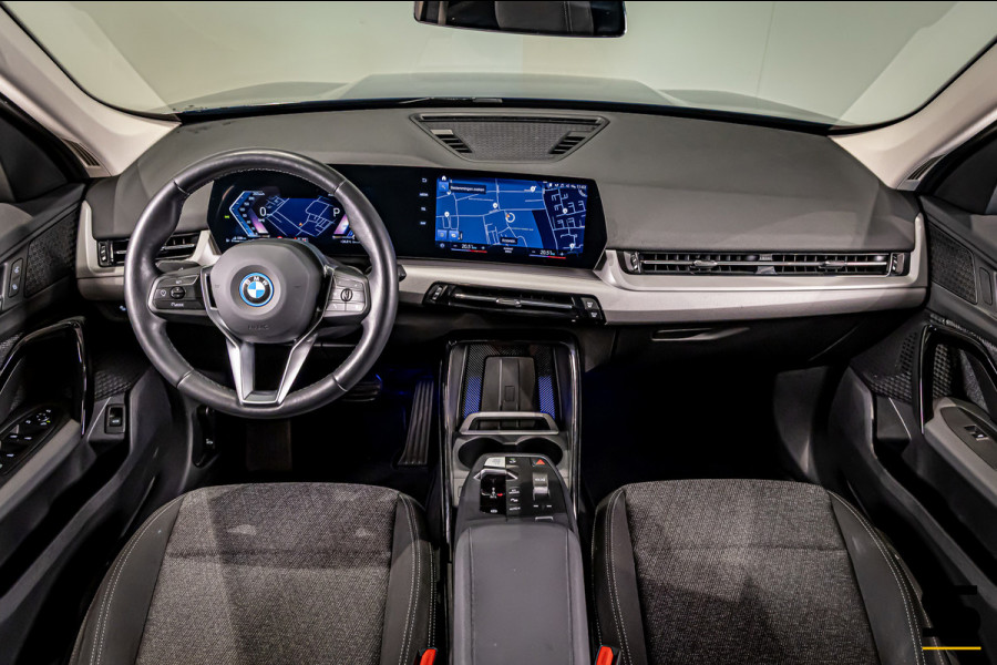 BMW X1 XDrive25e|Pano|Acc+|Camera|Dealer onderhouden|NEW Mod