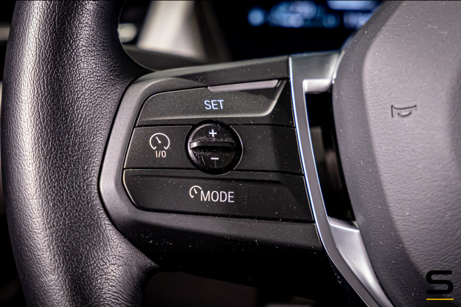 BMW X1 XDrive25e|Pano|Acc+|Camera|Dealer onderhouden|NEW Mod