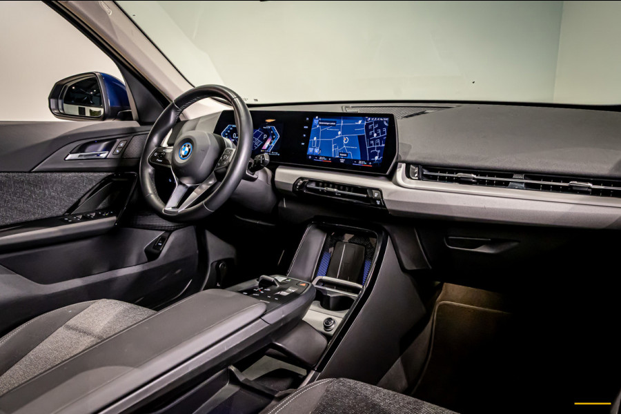 BMW X1 XDrive25e|Pano|Acc+|Camera|Dealer onderhouden|NEW Mod