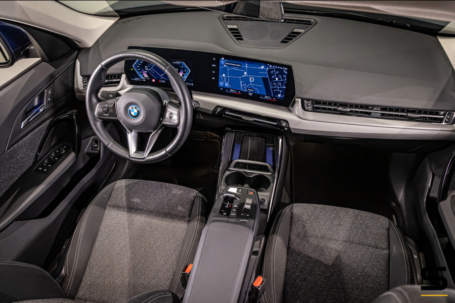 BMW X1 XDrive25e|Pano|Acc+|Camera|Dealer onderhouden|NEW Mod