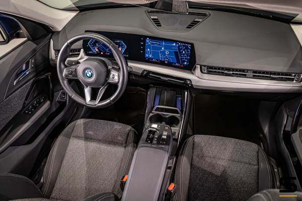 BMW X1 XDrive25e|Pano|Acc+|Camera|Dealer onderhouden|NEW Mod