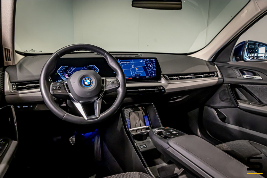 BMW X1 XDrive25e|Pano|Acc+|Camera|Dealer onderhouden|NEW Mod