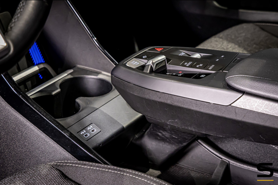 BMW X1 XDrive25e|Pano|Acc+|Camera|Dealer onderhouden|NEW Mod