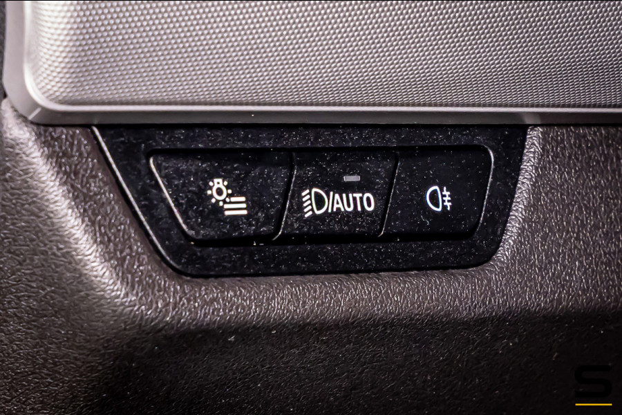 BMW X1 XDrive25e|Pano|Acc+|Camera|Dealer onderhouden|NEW Mod