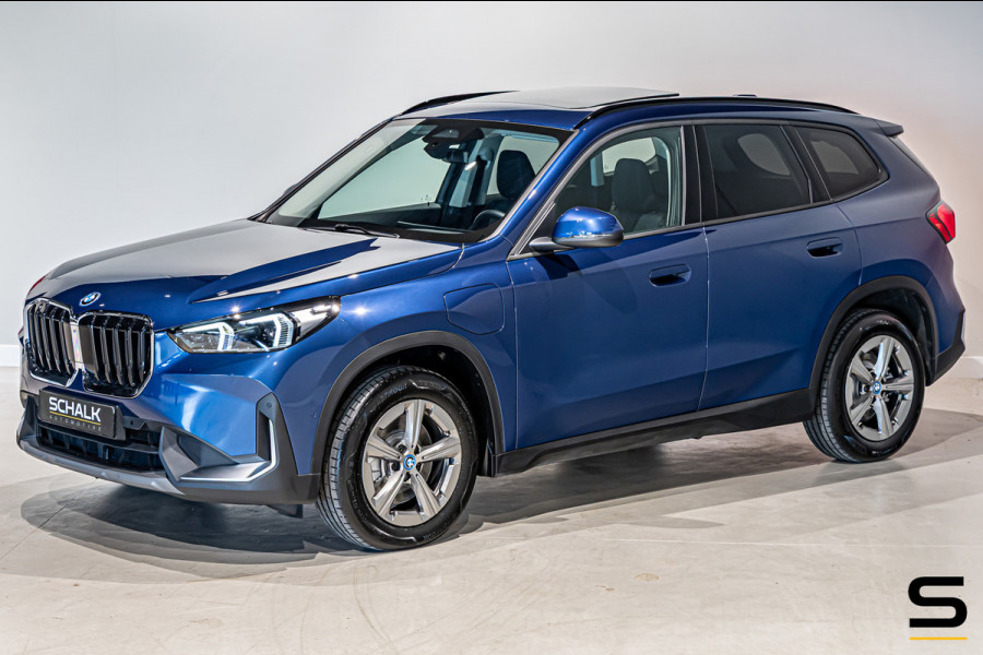 BMW X1 XDrive25e|Pano|Acc+|Camera|Dealer onderhouden|NEW Mod