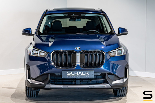 BMW X1 XDrive25e|Pano|Acc+|Camera|Dealer onderhouden|NEW Mod