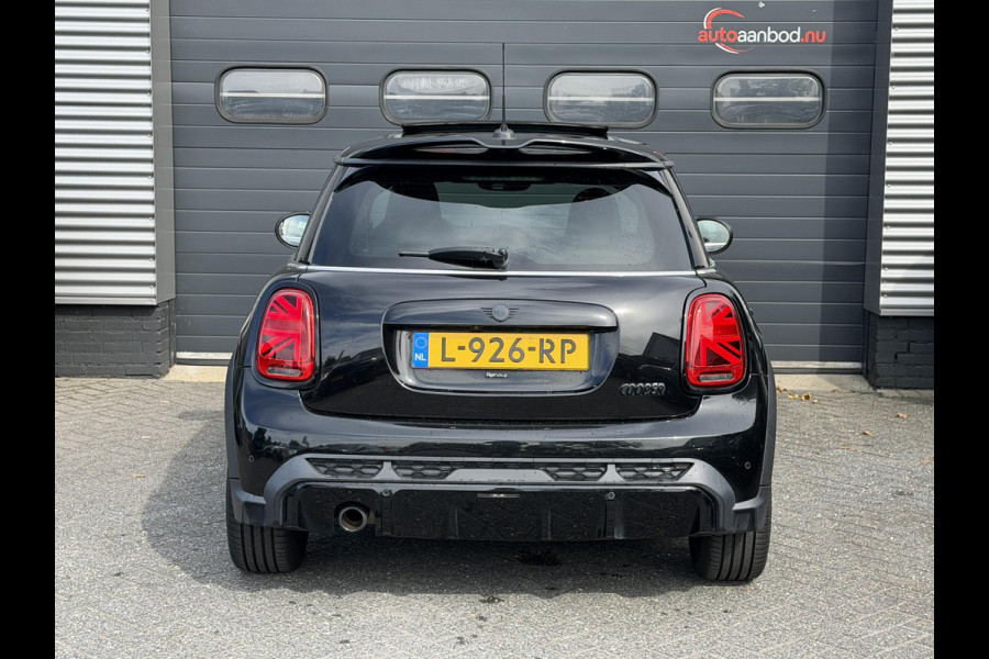 MINI 3-deurs 1.5 Cooper John Cooper Works | Panoramadak | Camera | Harmon Kardon | DAB |