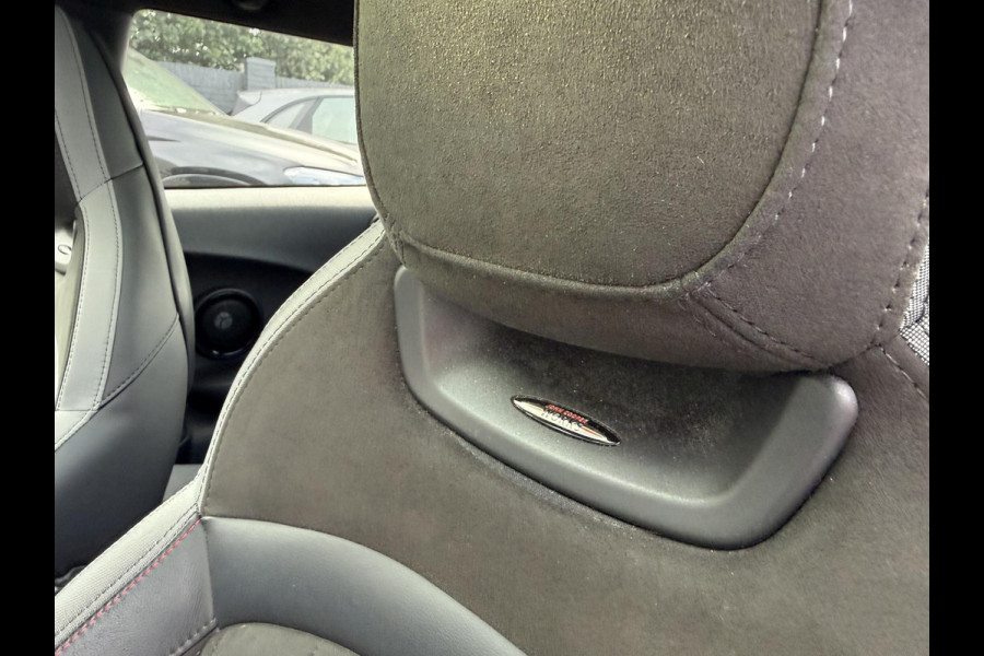 MINI 3-deurs 1.5 Cooper John Cooper Works | Panoramadak | Camera | Harmon Kardon | DAB |