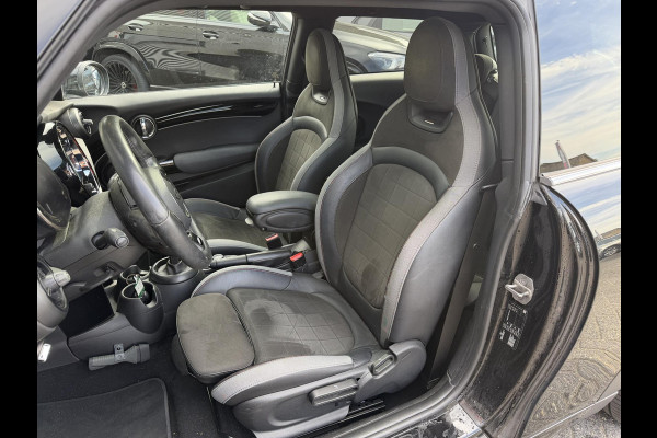 MINI 3-deurs 1.5 Cooper John Cooper Works | Panoramadak | Camera | Harmon Kardon | DAB |
