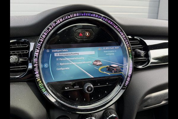 MINI 3-deurs 1.5 Cooper John Cooper Works | Panoramadak | Camera | Harmon Kardon | DAB |
