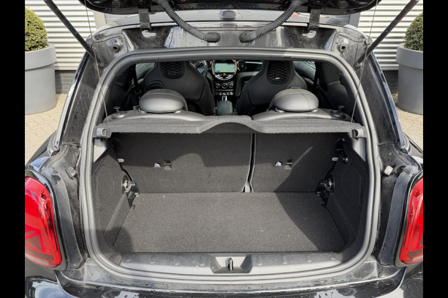 MINI 3-deurs 1.5 Cooper John Cooper Works | Panoramadak | Camera | Harmon Kardon | DAB |