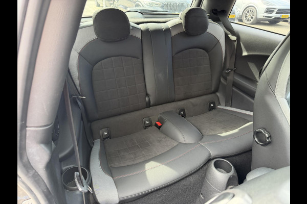 MINI 3-deurs 1.5 Cooper John Cooper Works | Panoramadak | Camera | Harmon Kardon | DAB |