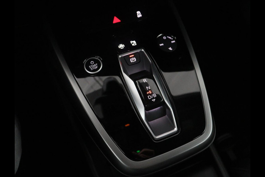 Audi Q4 e-tron 40 Advanced edition 77 kWh | SOH 93,3% | Adaptive cruise | Stoelverwarming | Navigatie | Carplay | Climate control | Camera | Park assist | Trekhaak | 19" velgen