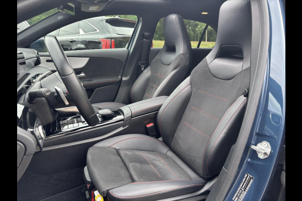 Mercedes-Benz A-Klasse 250 e AMG Line 217 PK | Panoramadak | Stoelverwarming | SOH 93,9% | Sportstoelen | Groot Scherm | Camera | 18 Inch