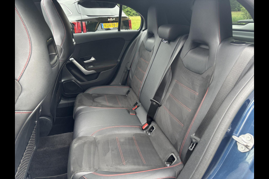 Mercedes-Benz A-Klasse 250 e AMG Line 217 PK | Panoramadak | Stoelverwarming | SOH 93,9% | Sportstoelen | Groot Scherm | Camera | 18 Inch